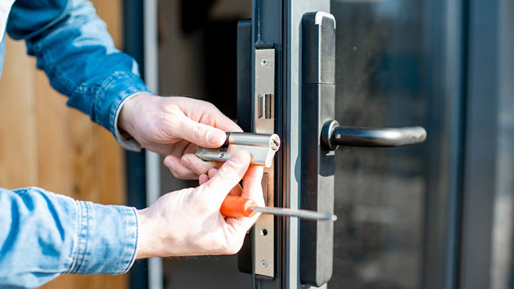 What are some of the Advantages of Lock Rekeying?